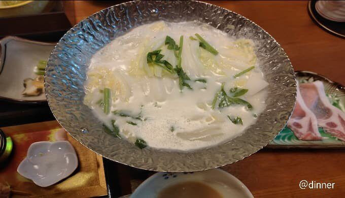 ホテル佳山水の夕食：白湯鍋