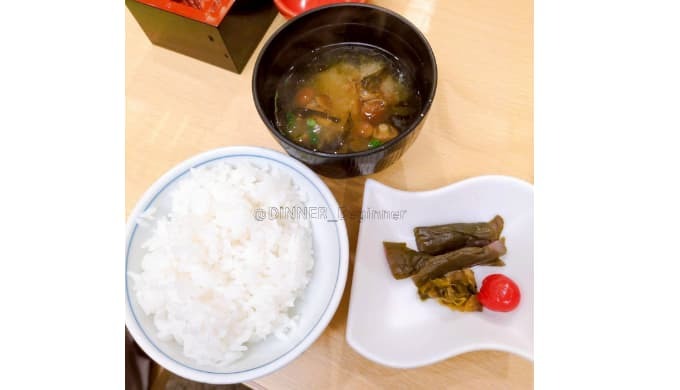 あつみ温泉旅館 萬國屋：庄内米（つや姫）、お味噌汁、山形の漬物色々