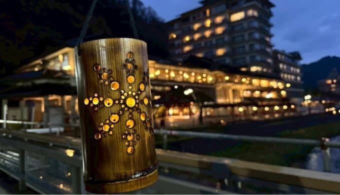 あつみ温泉旅館 萬國屋:萬國屋と竹あかりランタン