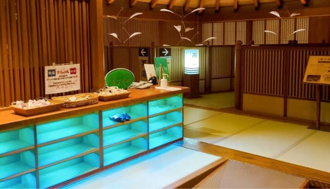 あつみ温泉旅館 萬國屋:3階大浴場通路(スリッパ置き場)