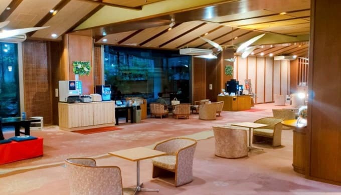 あつみ温泉旅館 萬國屋:フリードリンクラウンジ