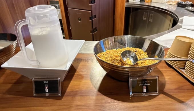 N’s MORNING：牛乳・フルーツグラノーラ